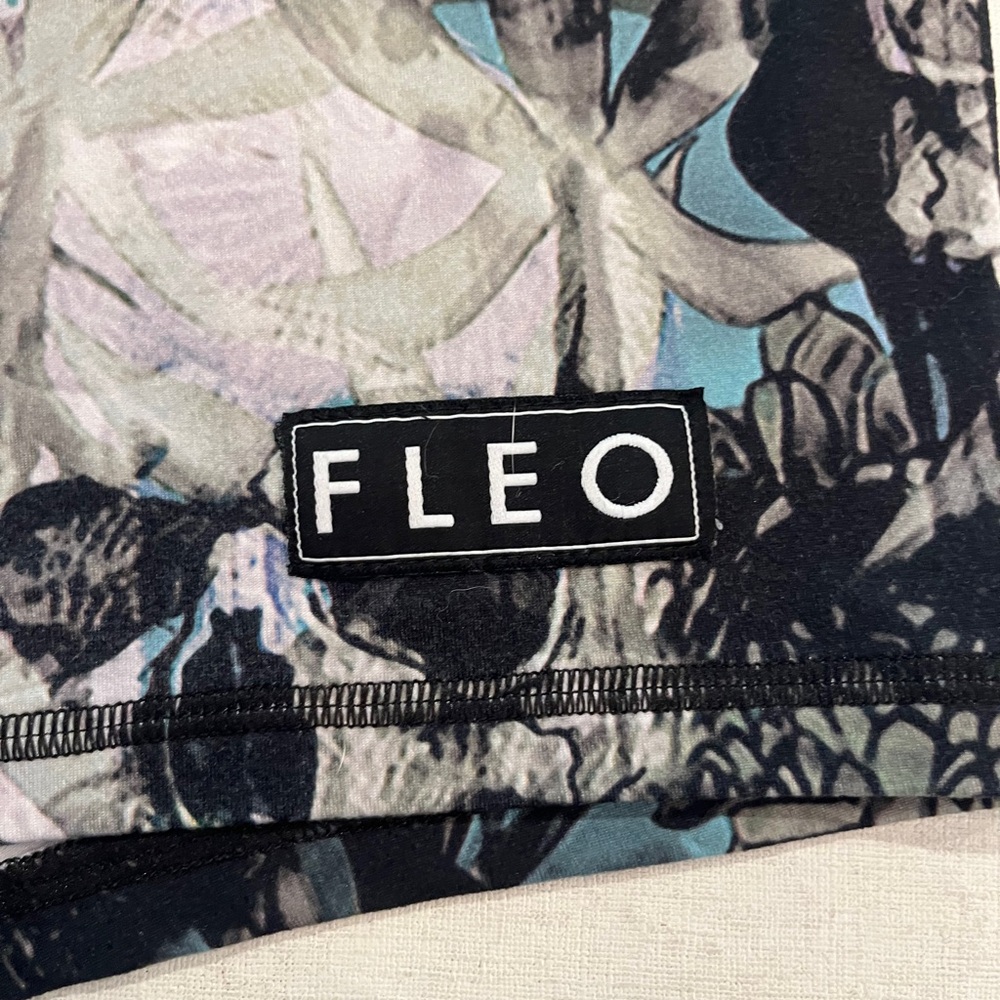 Fleo athletic Artistic skull and floral  Black and Teal workout Shorts. EUC! - Picture 2 of 8